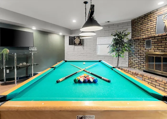 Sleeps 18 Hot Tub Pool Table Fire Pit Arcade Game * Flagstaff