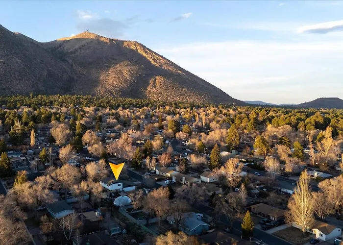 Holiday home Sleeps 18 Hot Tub Pool Table Fire Pit Arcade Game *