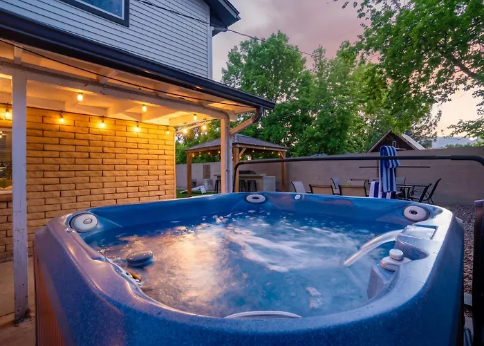Holiday home Sleeps 18 Hot Tub Pool Table Fire Pit Arcade Game *