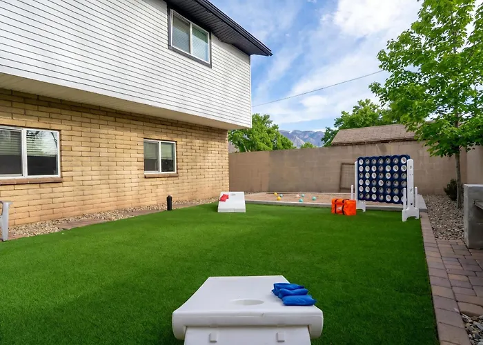 Sleeps 18 Hot Tub Pool Table Fire Pit Arcade Game Holiday home Flagstaff